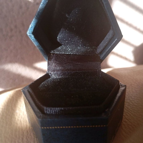 Elegant English vintage leather jewelry box like new with gold ornaments