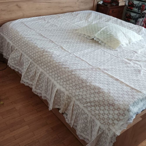 White quilt set 220x270, pillow 70x62, tablecloth, 2 placemats, 2 napkins new