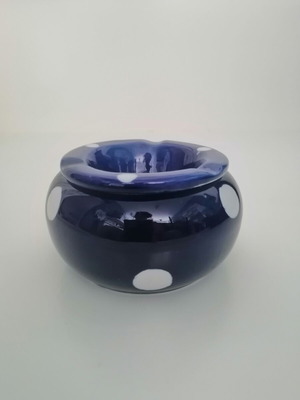 Ceramic windproof ashtray in deep blue with white dots