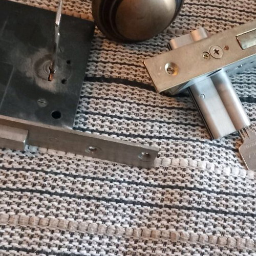 CISA lock set two locks and knob