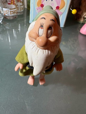 Dwarf figure like new in very good condition