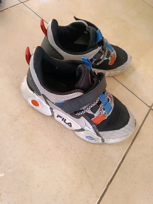 Fila athletic shoes used, size 30