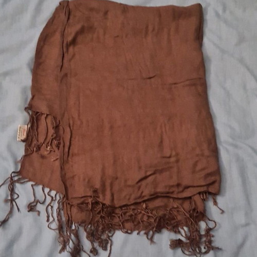 Thin scarf used, brown color