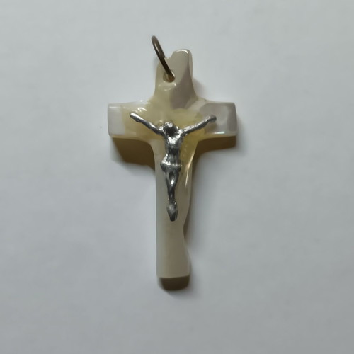 Cross pendant amulet made of mother-of-pearl like new