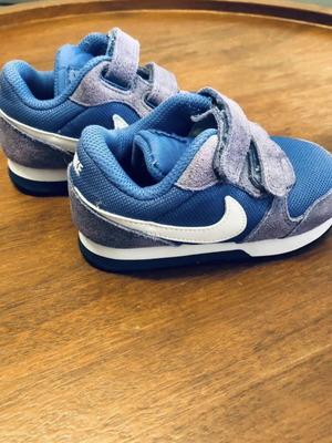 Nike boys' athletic shoes used, size 23.5, blue