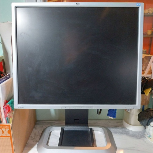 HP LP1965 19" like new, max height 50cm