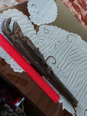 Стар водопроводен тръбен ключ употребяван, 40 см