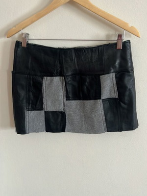 Leather/Mako skirt like new, size Medium 78-82 waist, black and gray
