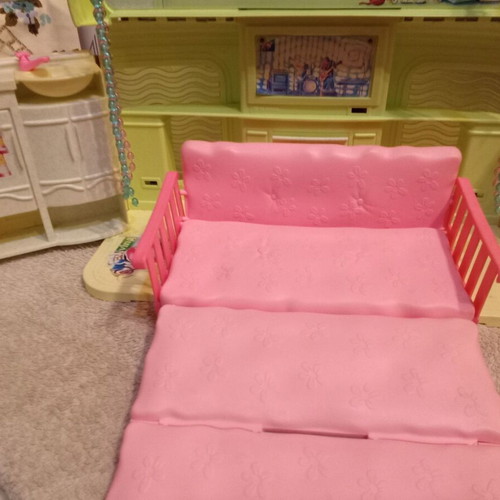 Barbie dollhouse like new with radio