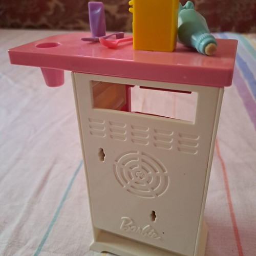 Barbie Pastry Oven with Cupcakes and Accessories used