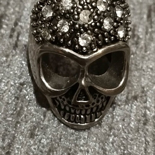 Skull ring like new