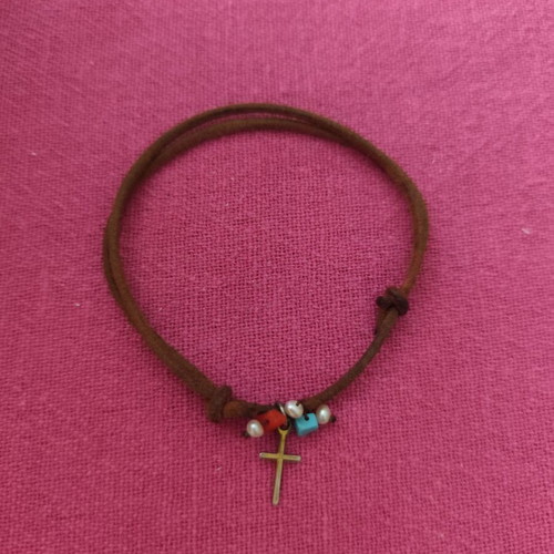 Leather bracelet used with 925 gold-plated cross and natural stones