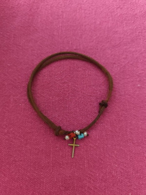 Leather bracelet used with 925 gold-plated cross and natural stones