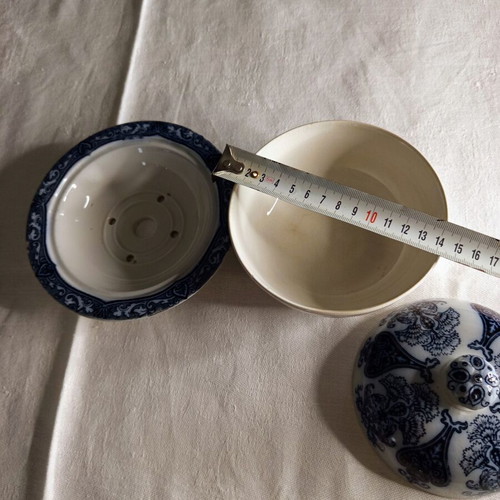 Wedgwood & Co Orient bathroom set used, porcelain toothbrush holder and soap dish