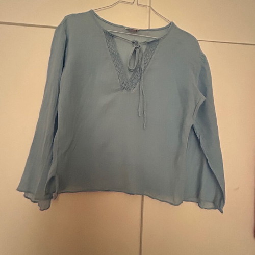 GUESS JEANS AUTHENTIC, airy 100% cotton, sky blue color, size M.