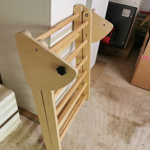 Climbing Triangle like new, wooden kids climbing frame