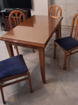 Τραπέζι κουζίνας από μασίφ ξύλο 125×75 εκ. με τζάμι και 4 καρέκλες