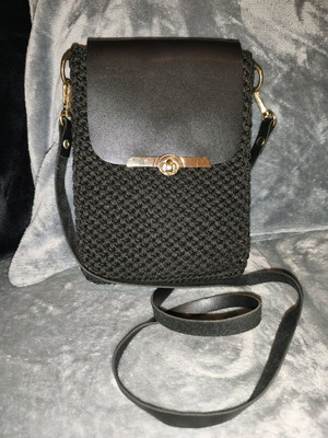 Knitted shoulder bag black like new