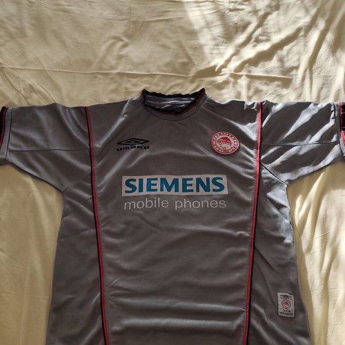 Olympiakos third jersey medium used, silver