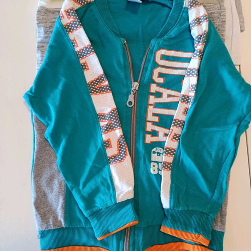 Pack of 4 t-shirts and jacket like new for 3 years old