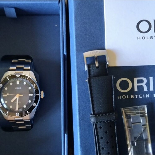 Oris Divers Date 39mm watch, blue dial, ceramic bezel