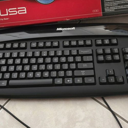 Microsoft Reclusa USB gaming keyboard used with backlight and 2 control knobs