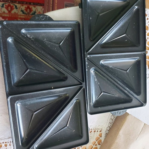 Grill parts like new, set of 2 for 4 sandwiches each