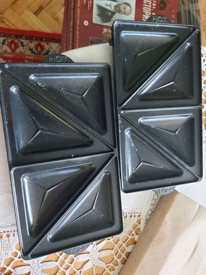 Grill parts like new, set of 2 for 4 sandwiches each