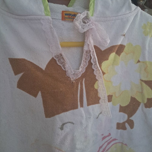 Mayoral children's hooded bathrobe with embroidered flowers like new, pink lace