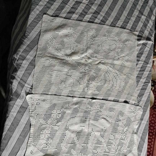 Handmade sofa cushions used with deer and bird patterns