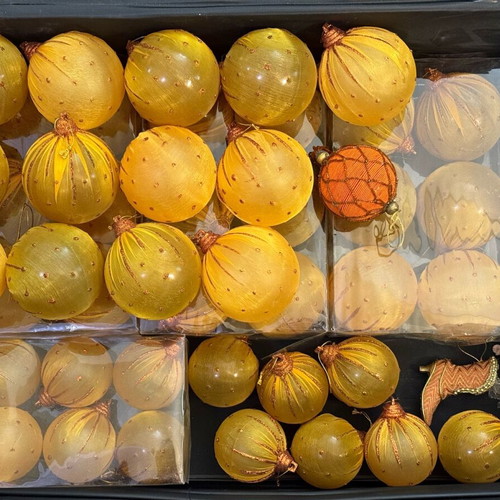 Golden Christmas balls plastic like new, set of 45 pieces