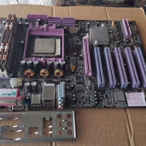 Soltek SL-K8AN2-GR motherboard with AMD Sempron 64 2800+ CPU, fan, and RAM like new