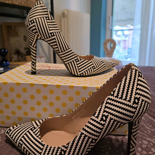 Voi Noi pumps new, size 37, black and white