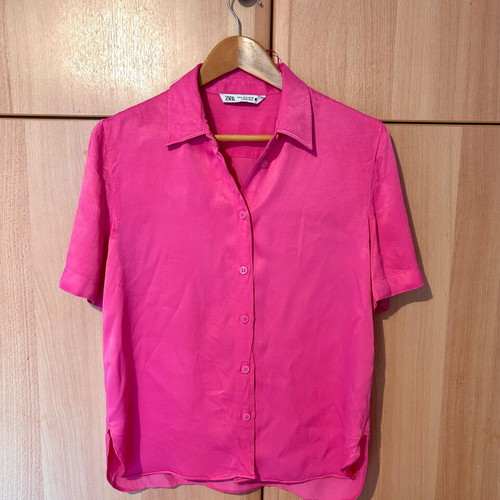 Zara short-sleeve shirt like new, fuchsia color, size M