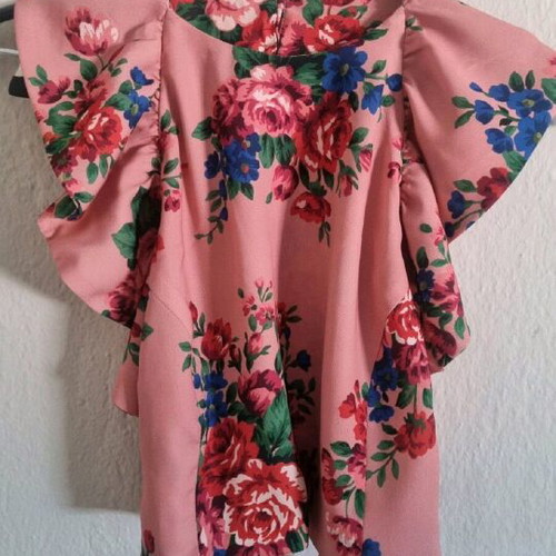 Caravan set like new, floral, medium skirt and small top