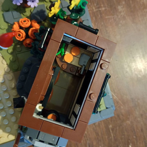 Lego Autumn Cottage Garden used, detailed fall landscape set