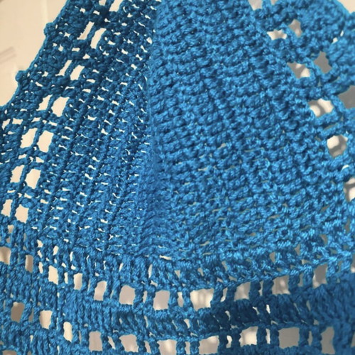 Blue knitted perforated top like new