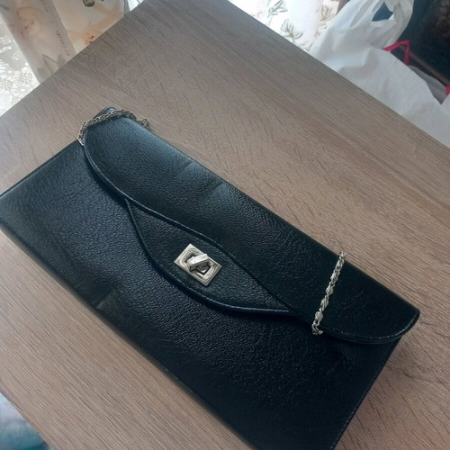 Vintage bag like new with clasp and chain