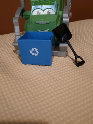 Hasbro 2013 Recycle Truck like new