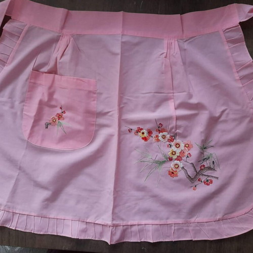 Set of three aprons with flowers and pockets, new, white and pink