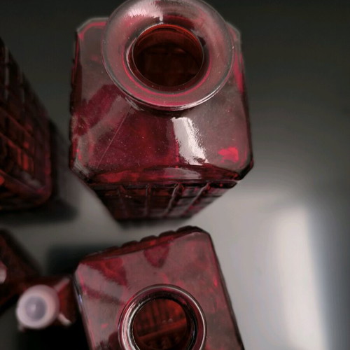 Set of three decorative vases in red glass like new