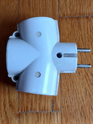 Compact power strip 3 outlets used
