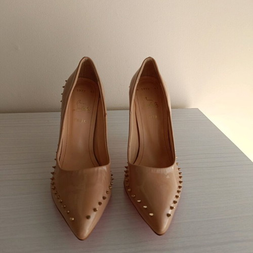 Louboutin pumps new, size 41, beige with studs
