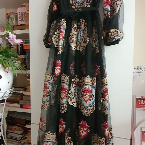 Long embroidered dress new, size M, multicolored