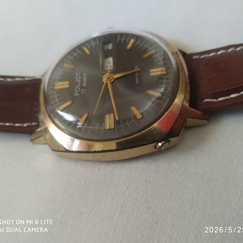 Poljot 17jewels wristwatch like new, gold tone, black dial