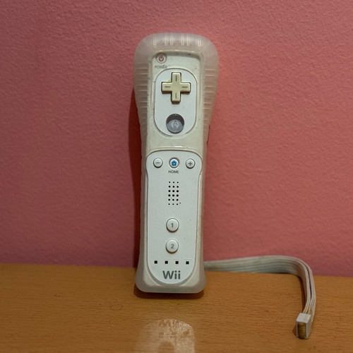 Nintendo Wii controller with original rubber sleeve like new
