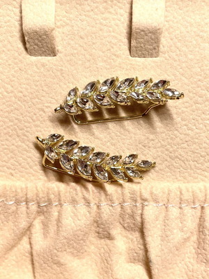 Earrings gold and silver laurel for ear lobe
