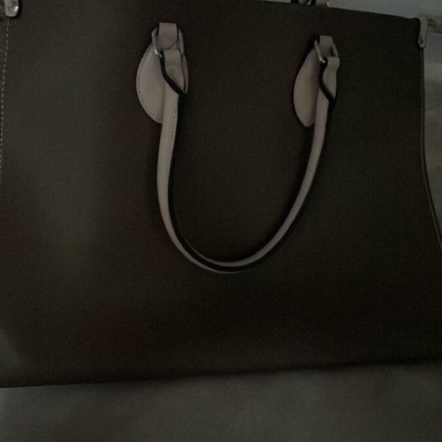 Big chic shoulder bag like new, spacious and versatile