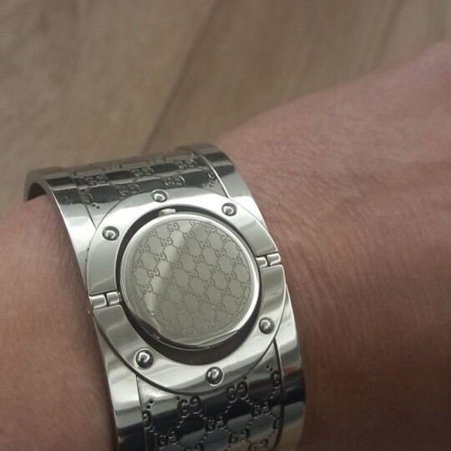 Gucci wristwatch like new, silver, women's