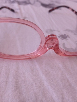 Glasses +3.5 diopters for easier makeup, pink